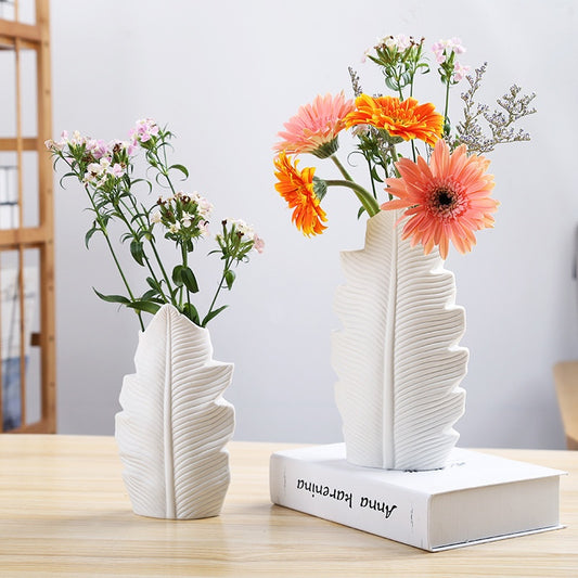 LeafeForm Nordic Ceramic Vase – Sculptural Matte Stoneware for Modern Shelves