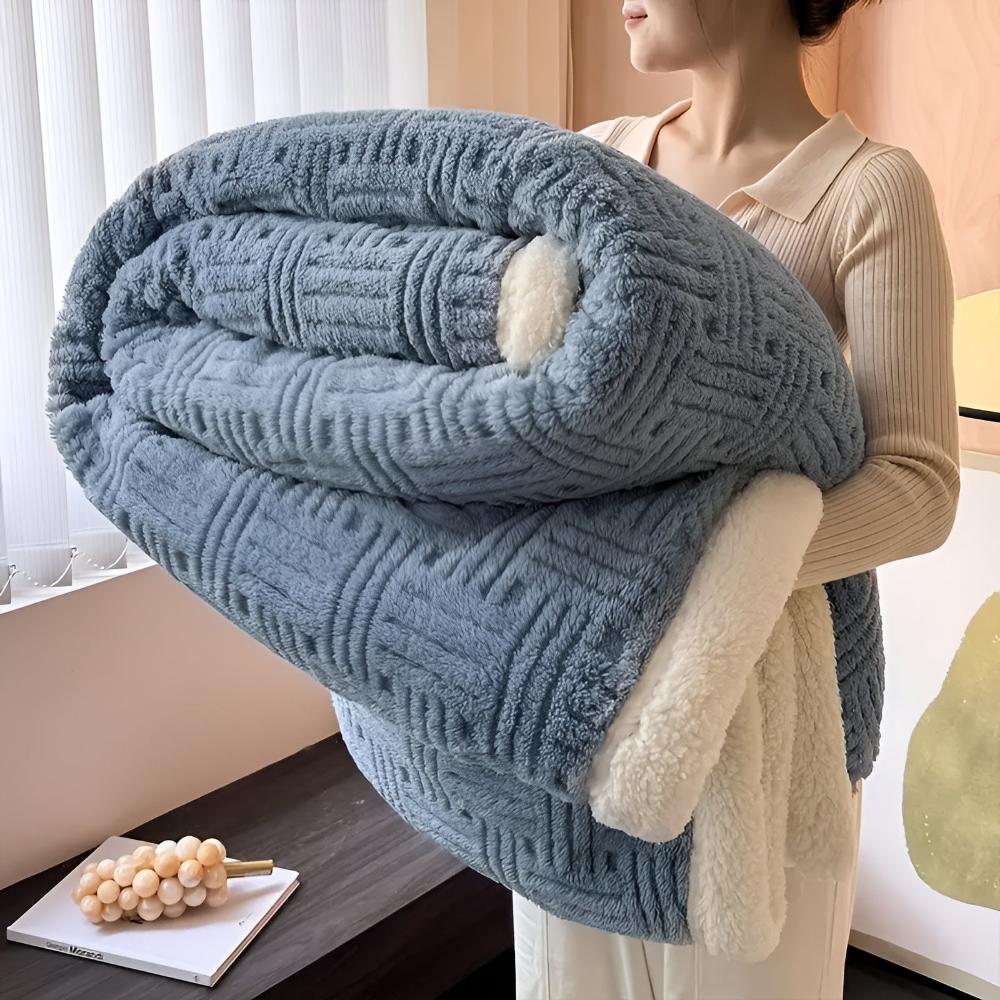 Aveline Plush Blanket – Ultra-Soft Velvet Serenity