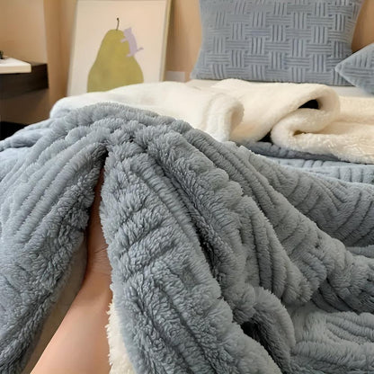 Aveline Plush Blanket – Ultra-Soft Velvet Serenity