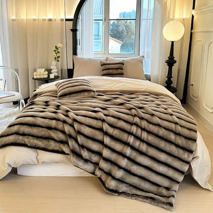 Marivelle Faux Fur Blanket – Ruched Velvet Softness