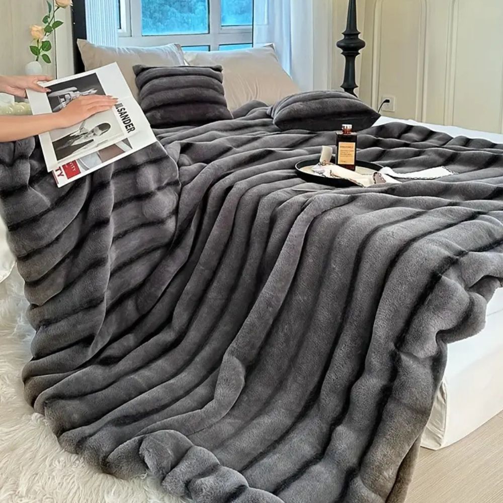 Marivelle Faux Fur Blanket – Ruched Velvet Softness