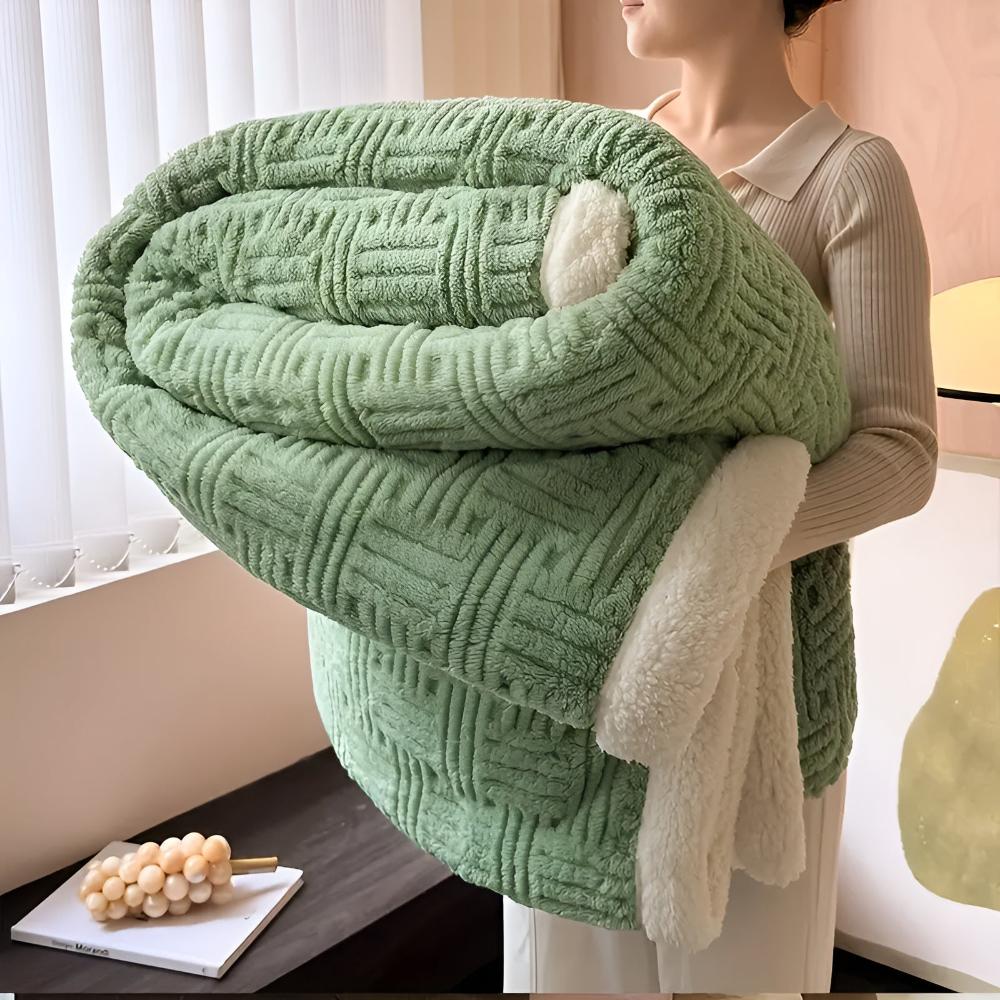 Aveline Plush Blanket – Ultra-Soft Velvet Serenity
