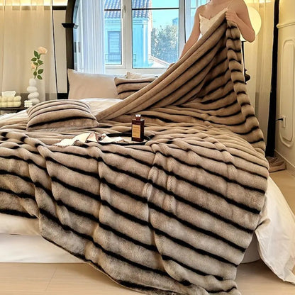 Marivelle Faux Fur Blanket – Ruched Velvet Softness