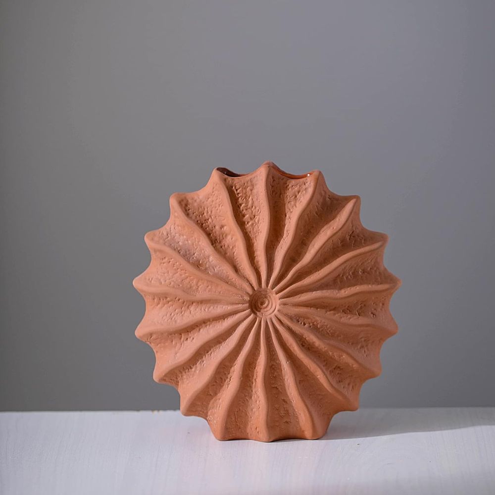 Kaiyo Ceramic Vase – Ocean-Inspired Sculptural Form