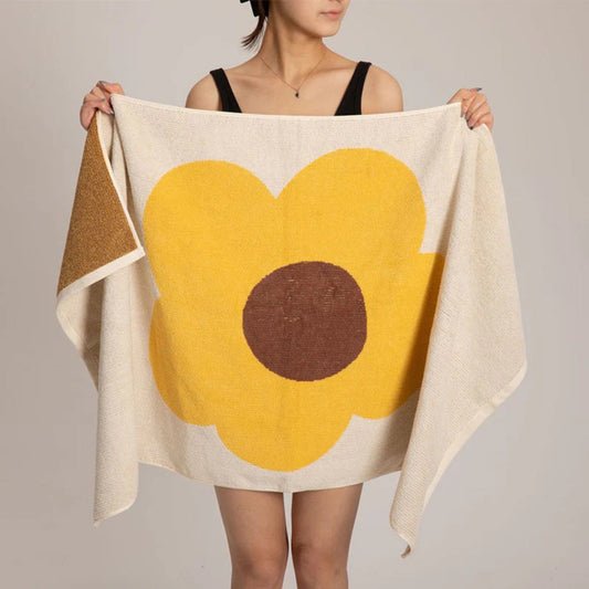 BloomCotton Floral Towel – Soft Lightness with a Playful Touch