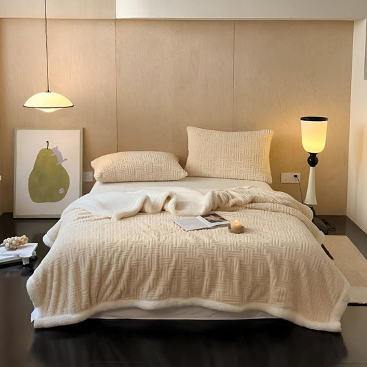 Aveline Plush Blanket – Ultra-Soft Velvet Serenity