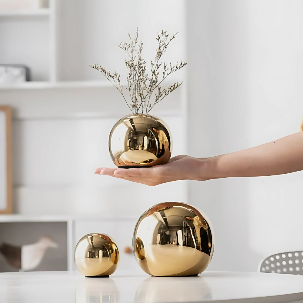 Kinrō Golden Ball Vase – Sculptural Glow for Modern Spaces