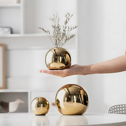 Kinrō Golden Ball Vase – Sculptural Glow for Modern Spaces