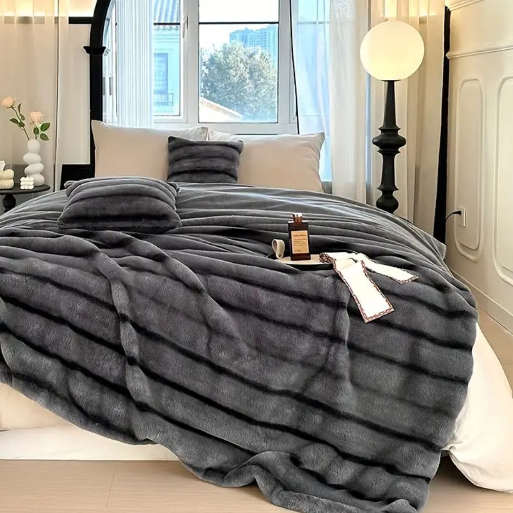 Marivelle Faux Fur Blanket – Ruched Velvet Softness