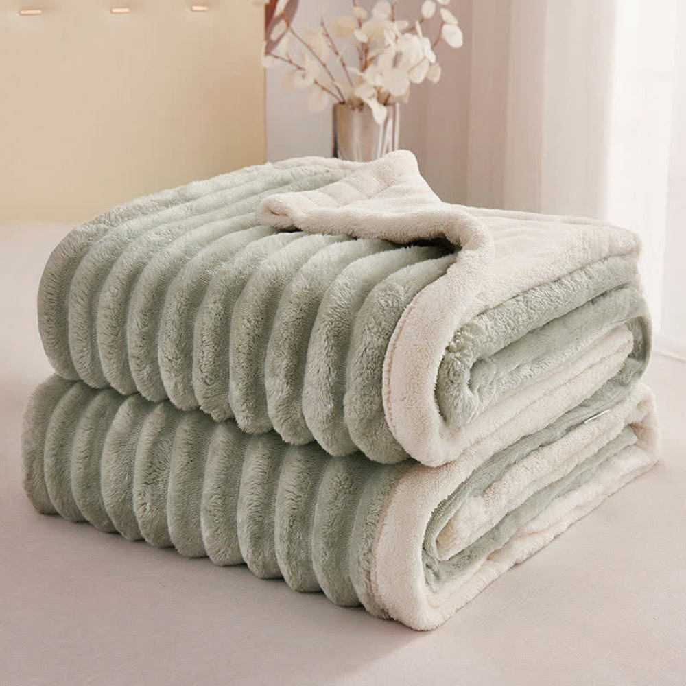 Noelle Faux Fur Blanket – Snuggly Fleece Comfort