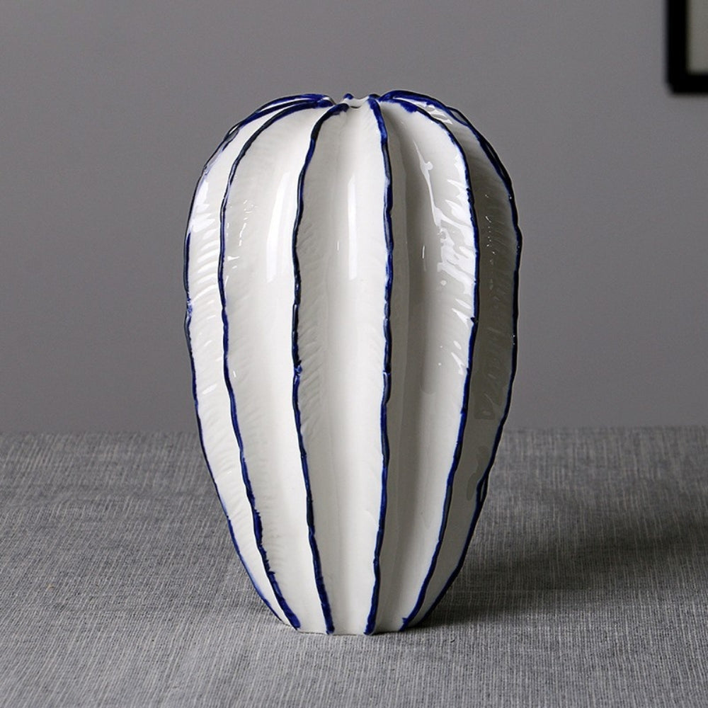 Hoshin Ceramic Vase – Starfruit-Inspired Sculptural Form