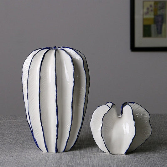 Hoshin Ceramic Vase – Starfruit-Inspired Sculptural Form