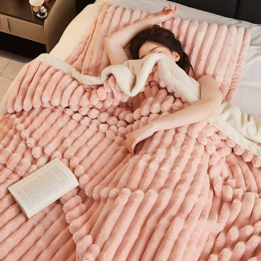 Noelle Faux Fur Blanket – Snuggly Fleece Comfort