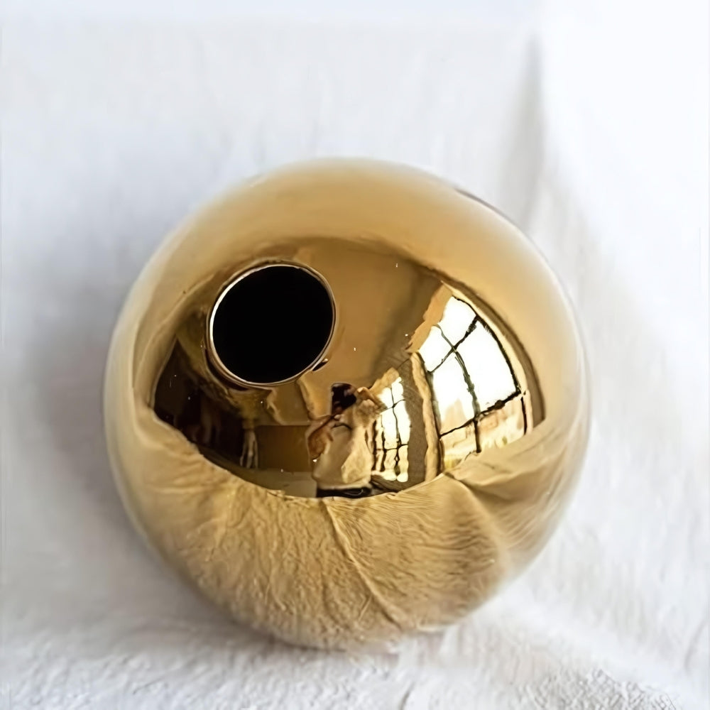 Kinrō Golden Ball Vase – Sculptural Glow for Modern Spaces