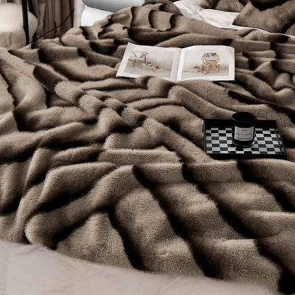 Marivelle Faux Fur Blanket – Ruched Velvet Softness