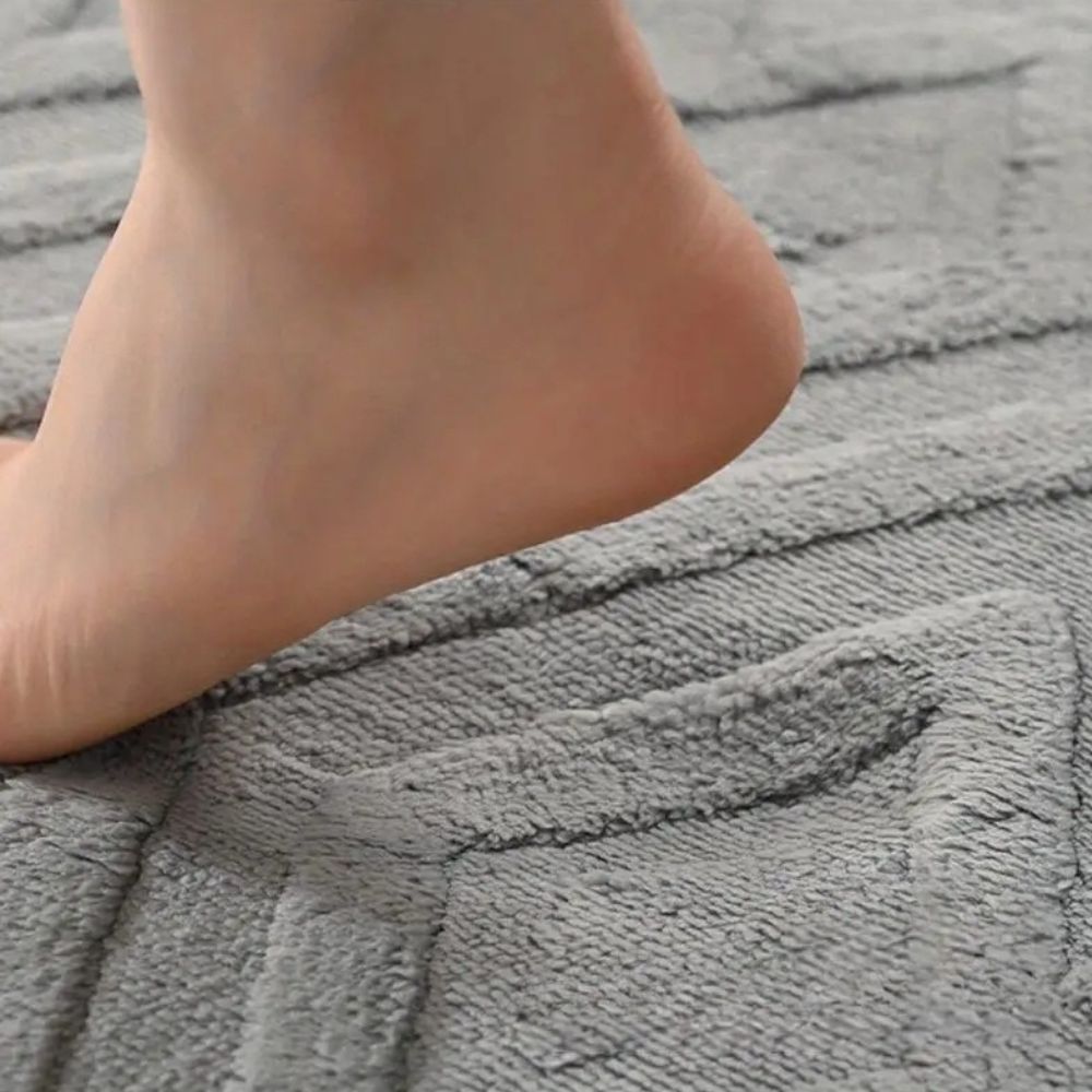 QuietaMat Bath Mat – Subtle Geometry, Soft Comfort