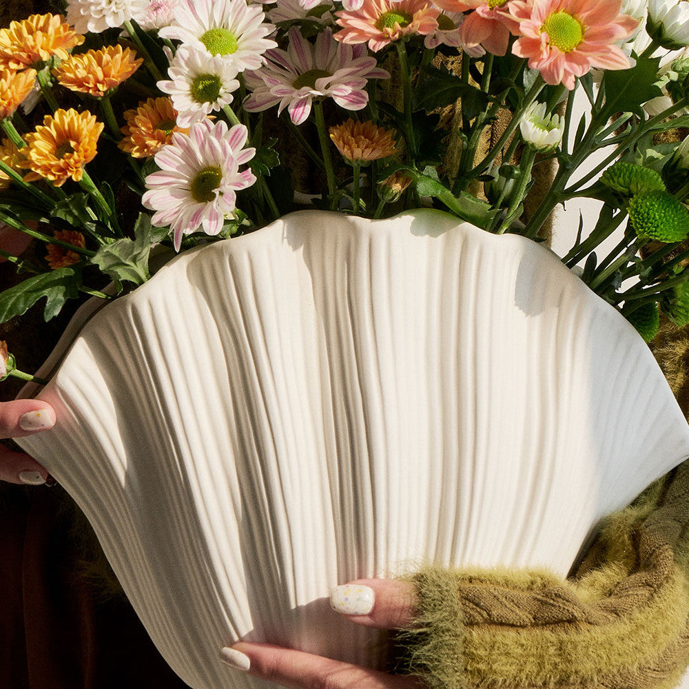 TideForm Ceramic Shell Vase – Sculptural Stoneware Inspired by the Sea