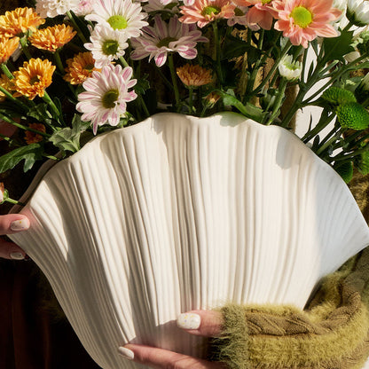 TideForm Ceramic Shell Vase – Sculptural Stoneware Inspired by the Sea