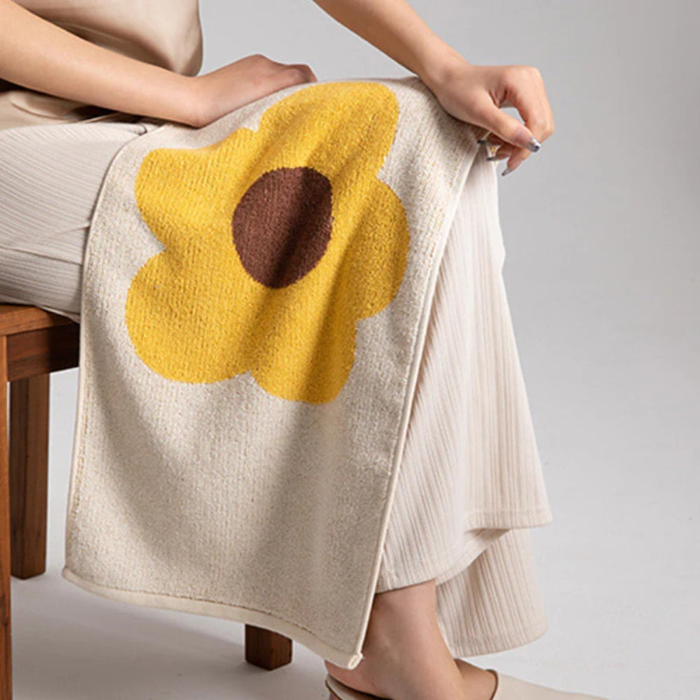 BloomCotton Floral Towel – Soft Lightness with a Playful Touch