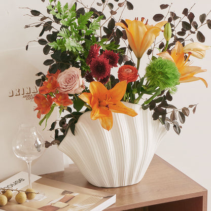 TideForm Ceramic Shell Vase – Sculptural Stoneware Inspired by the Sea