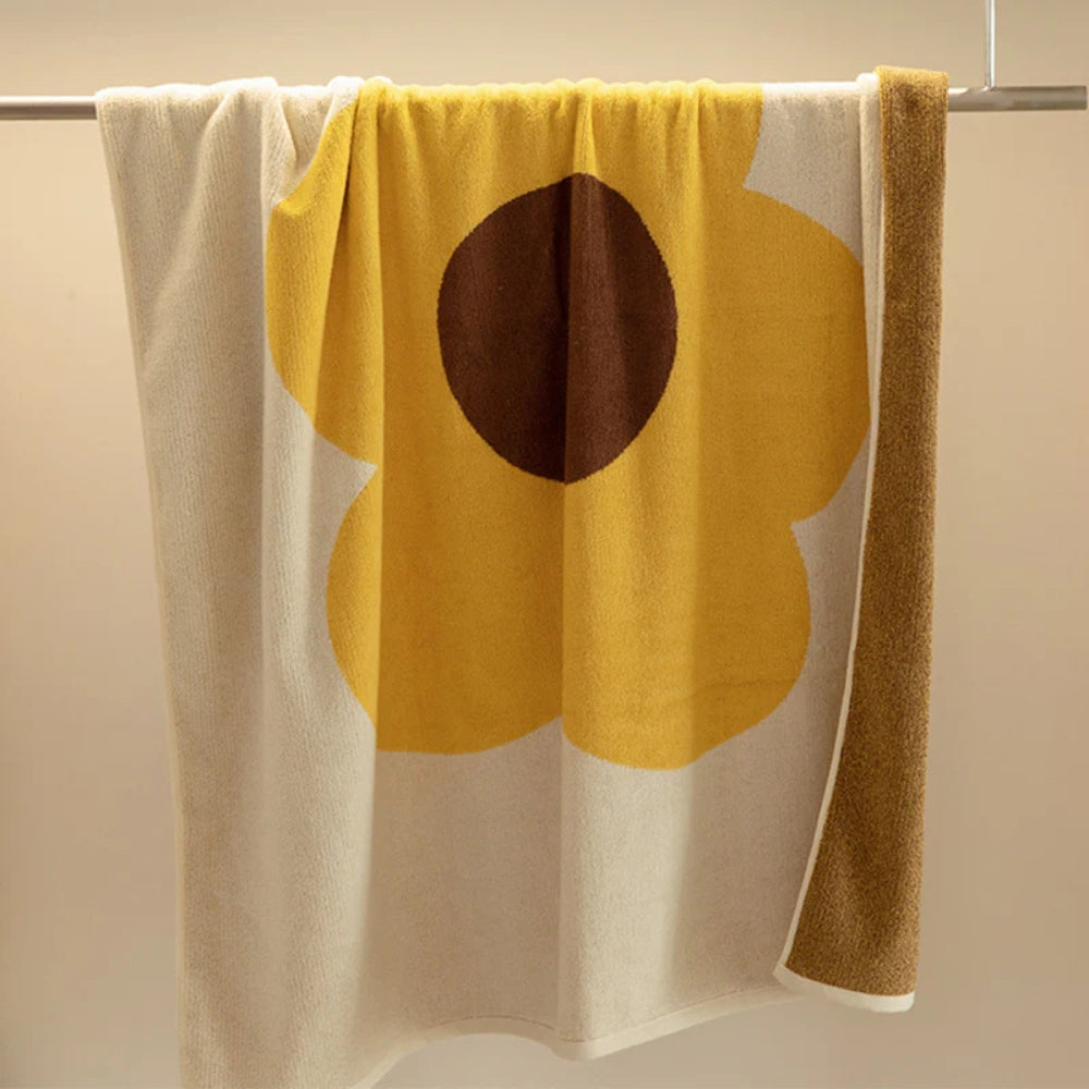 BloomCotton Floral Towel – Soft Lightness with a Playful Touch