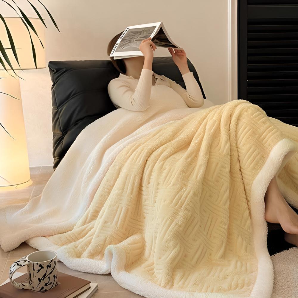 Aveline Plush Blanket – Ultra-Soft Velvet Serenity