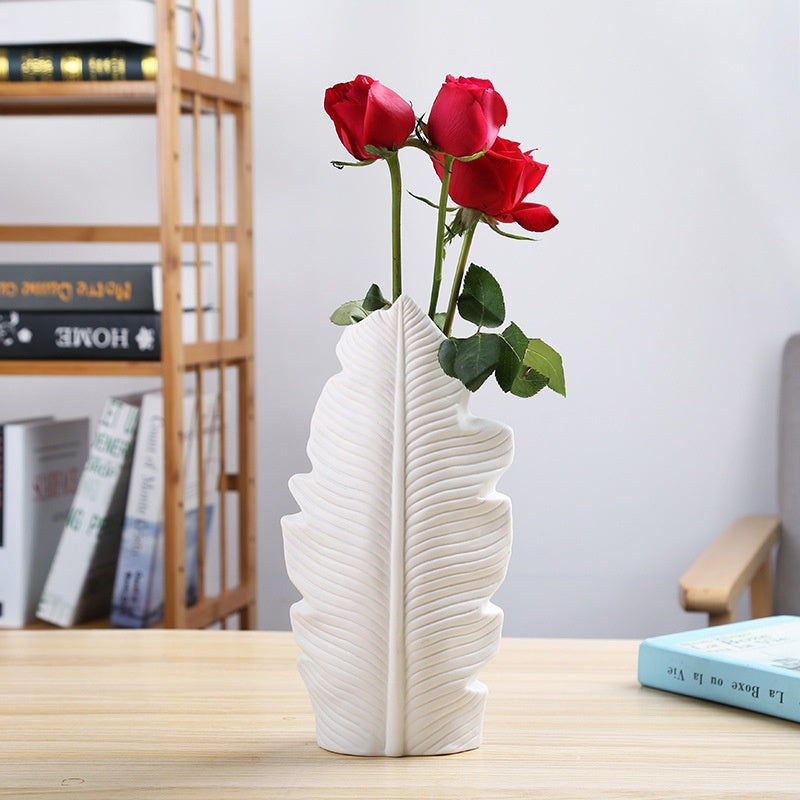 LeafeForm Nordic Ceramic Vase – Sculptural Matte Stoneware for Modern Shelves