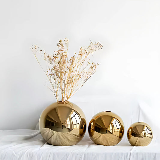 Kinrō Golden Ball Vase – Sculptural Glow for Modern Spaces