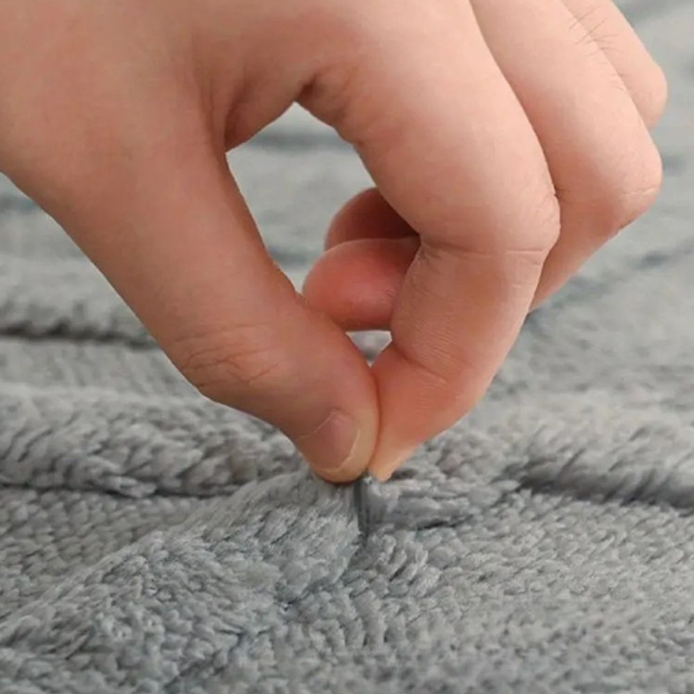 QuietaMat Bath Mat – Subtle Geometry, Soft Comfort