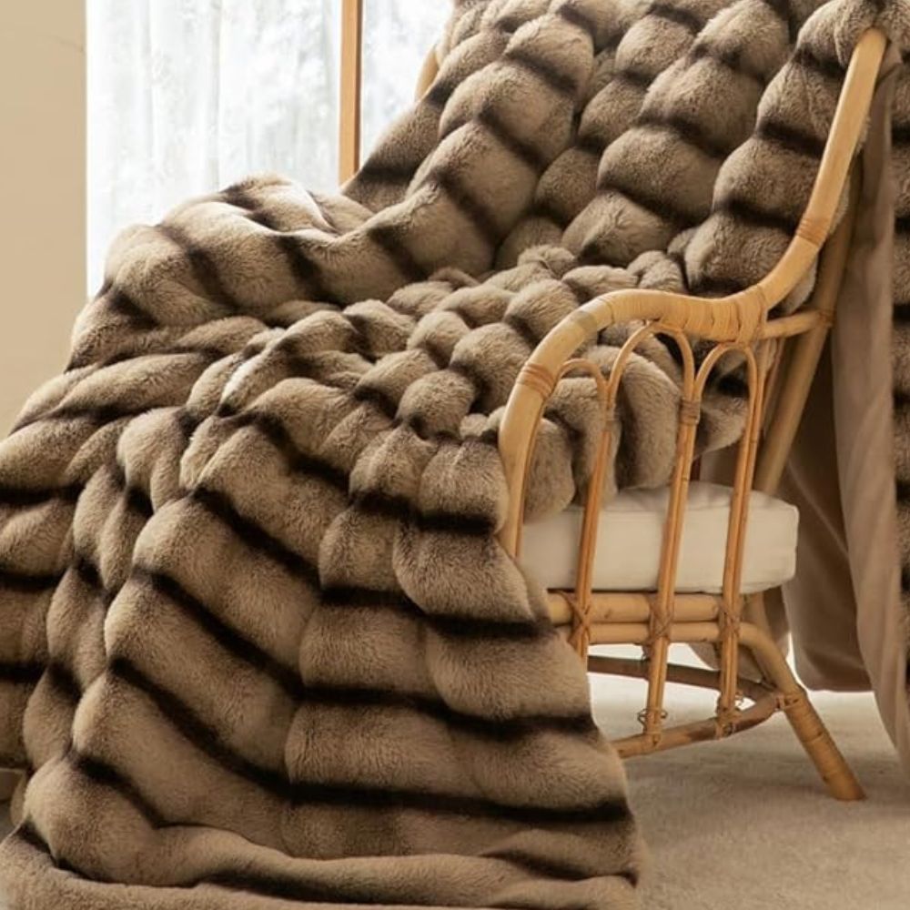 Marivelle Faux Fur Blanket – Ruched Velvet Softness