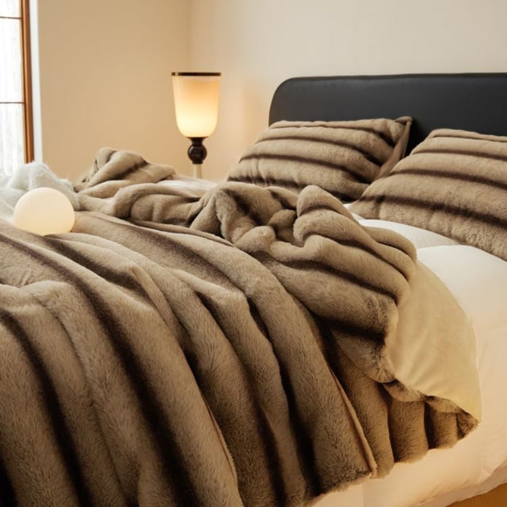 Marivelle Faux Fur Blanket – Ruched Velvet Softness