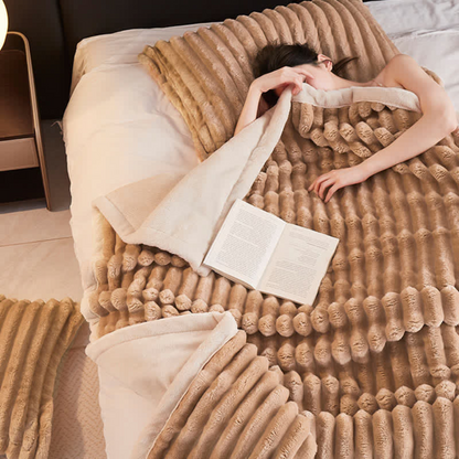 Noelle Faux Fur Blanket – Snuggly Fleece Comfort