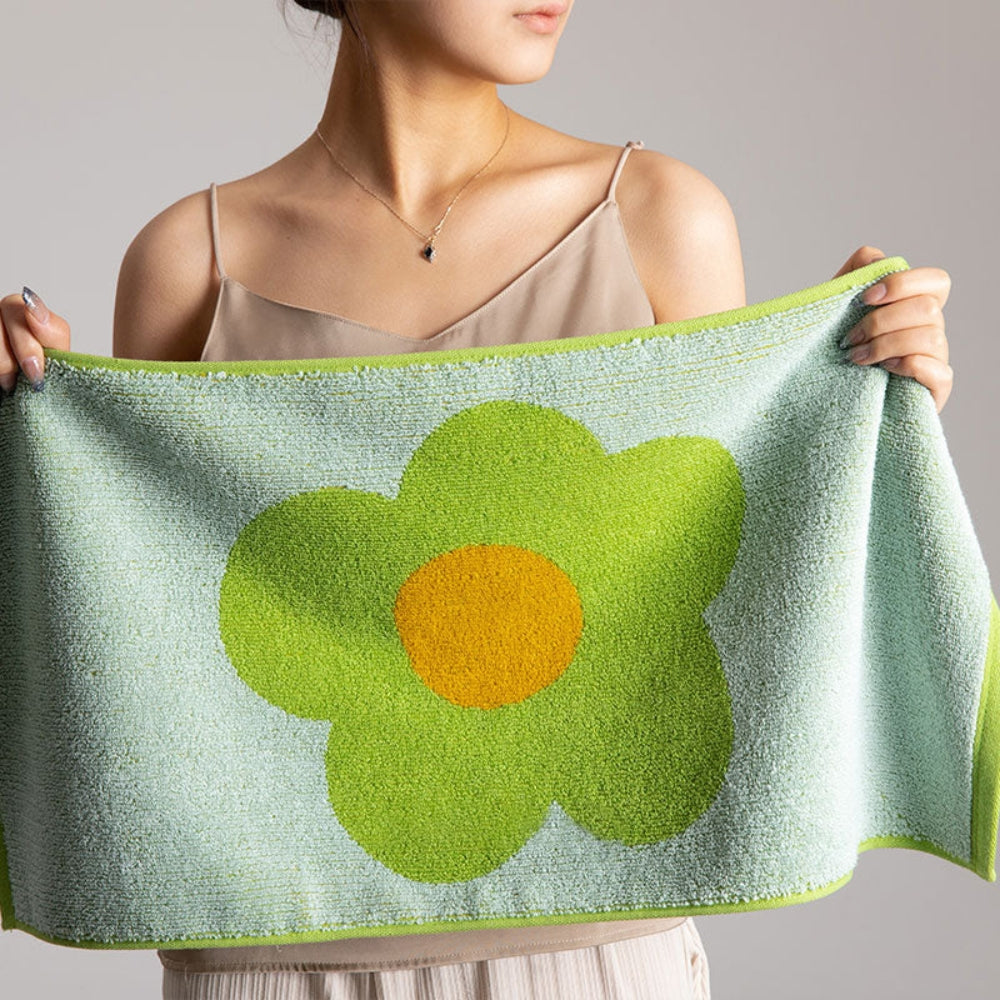 BloomCotton Floral Towel – Soft Lightness with a Playful Touch