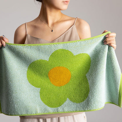 BloomCotton Floral Towel – Soft Lightness with a Playful Touch