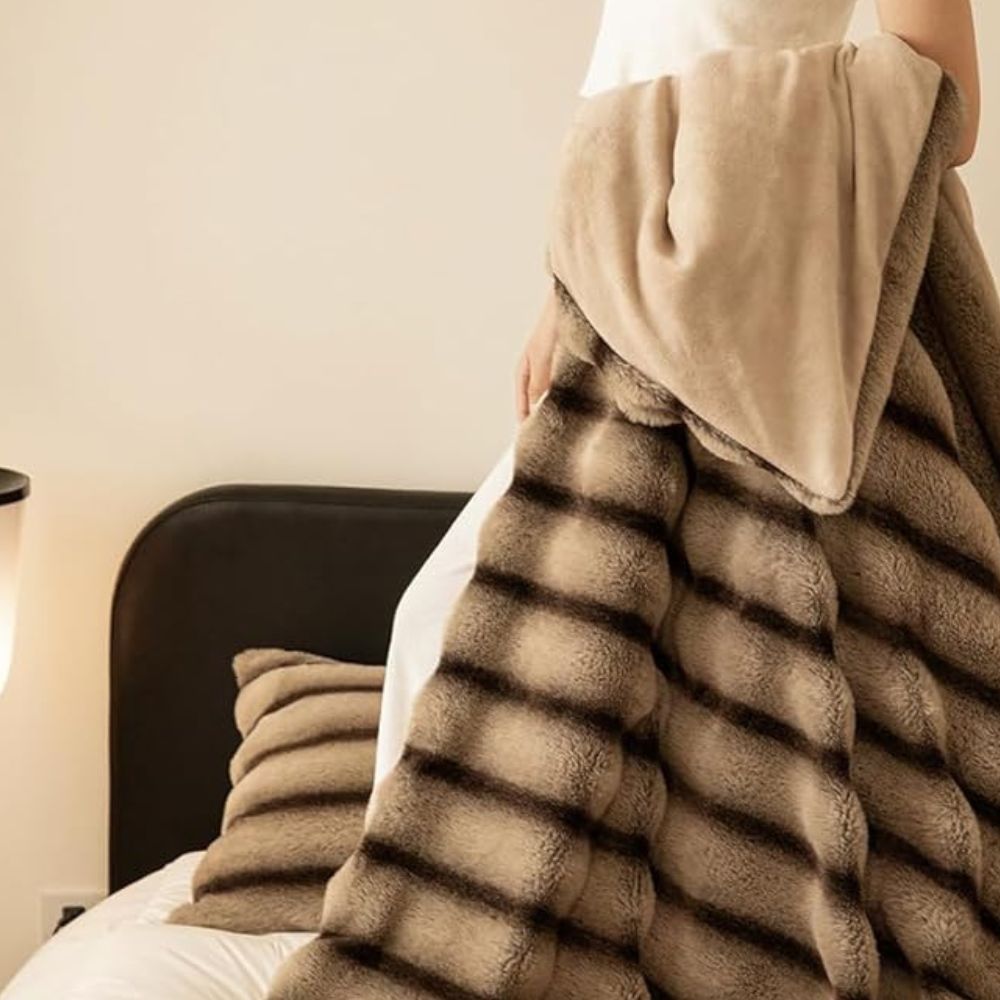 Marivelle Faux Fur Blanket – Ruched Velvet Softness