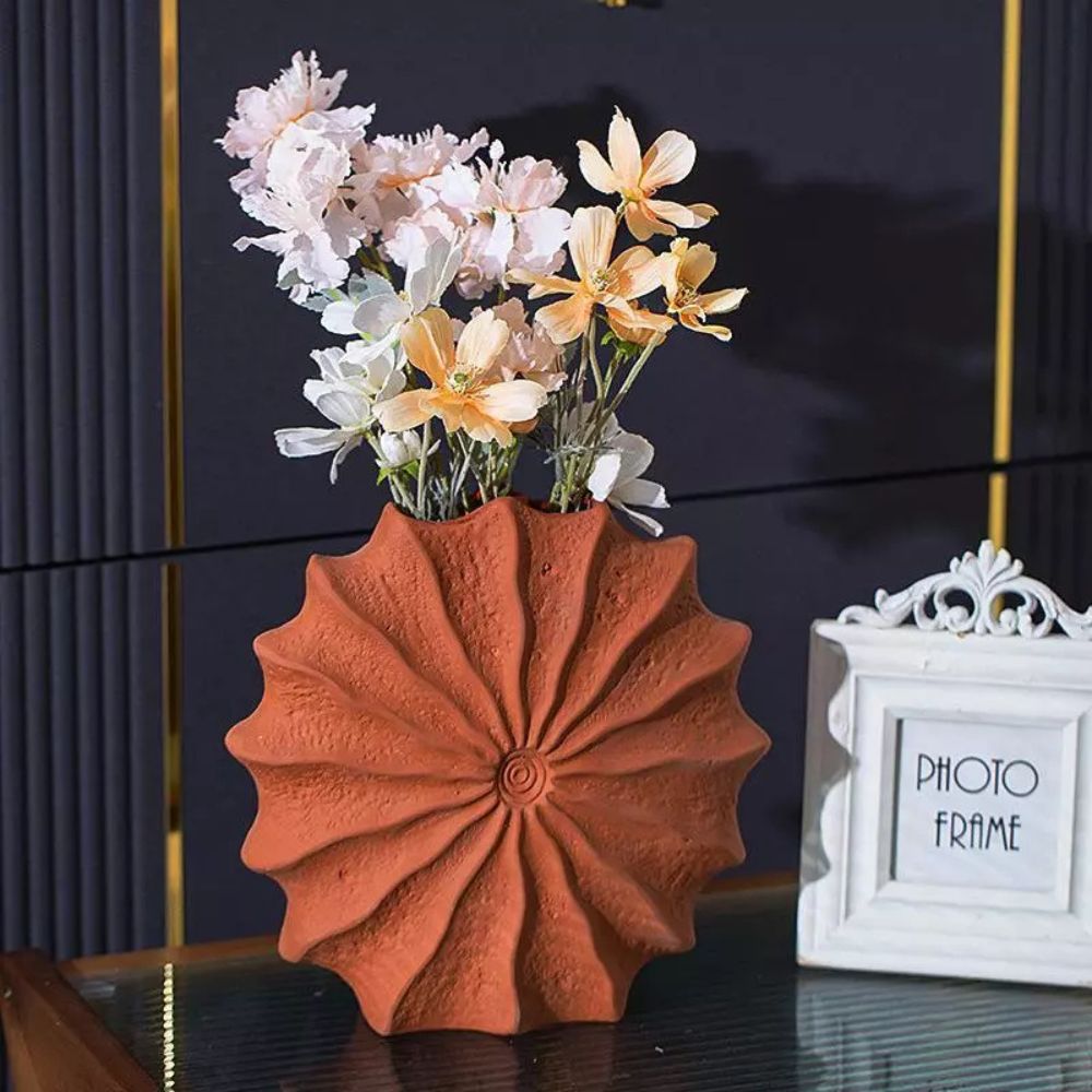 Kaiyo Ceramic Vase – Ocean-Inspired Sculptural Form
