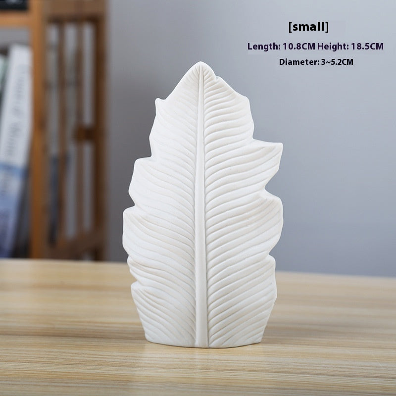 LeafeForm Nordic Ceramic Vase – Sculptural Matte Stoneware for Modern Shelves
