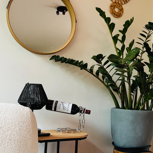 LoftLink Iron Chain Wine Holder – Elevated Metal Display for One Bottle