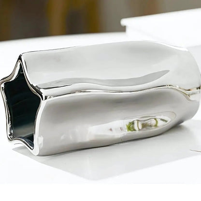 Sumi Ceramic Vase – Minimalist Form for Modern Living