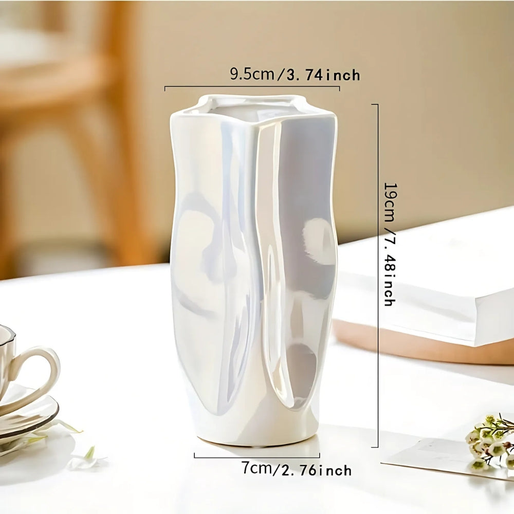 Sumi Ceramic Vase – Minimalist Form for Modern Living