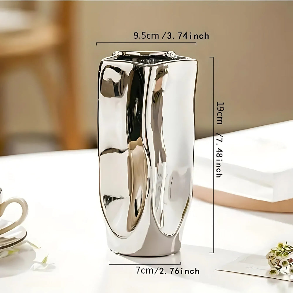 Sumi Ceramic Vase – Minimalist Form for Modern Living