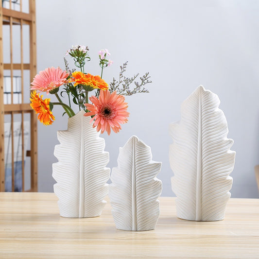 LeafeForm Nordic Ceramic Vase – Sculptural Matte Stoneware for Modern Shelves