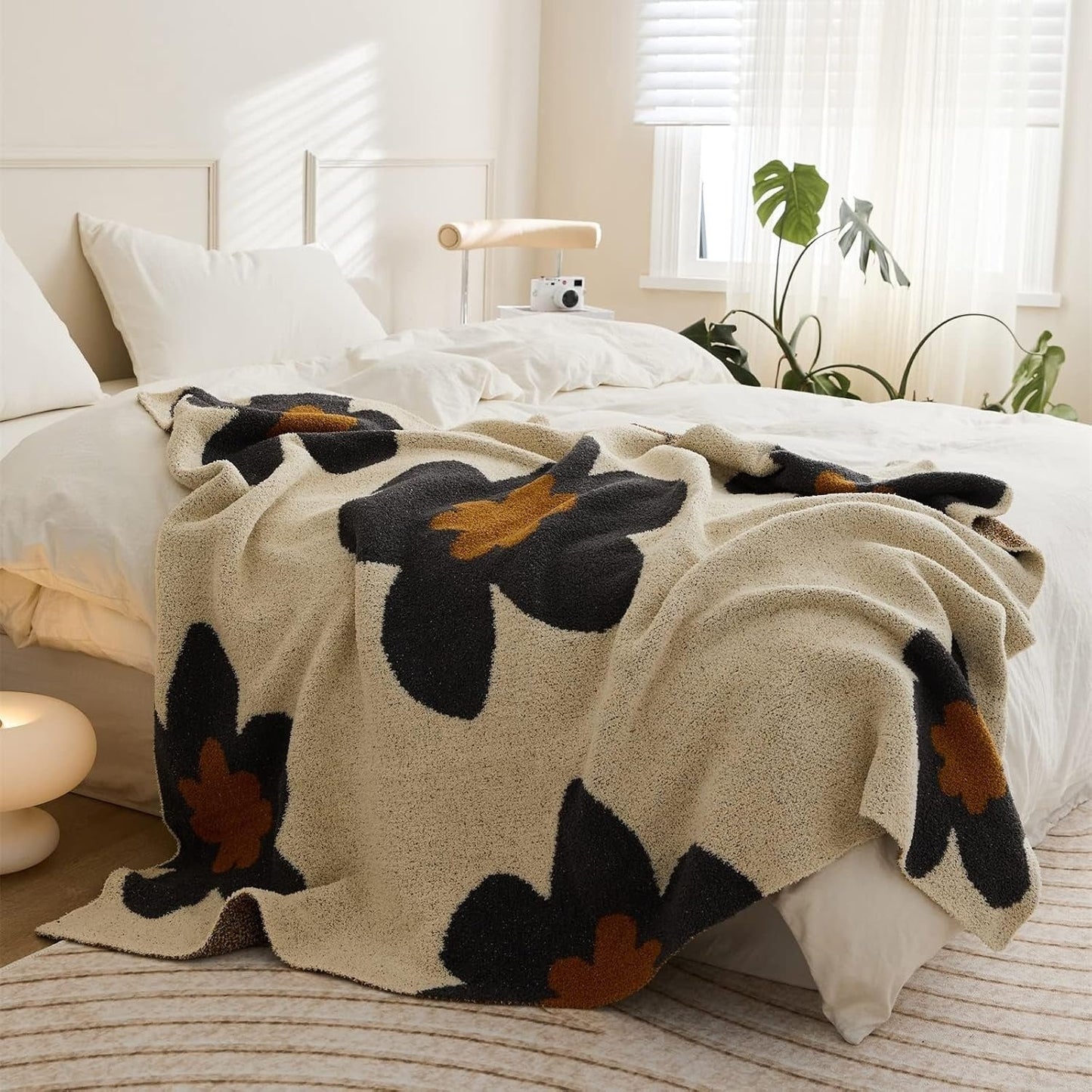 BloomWeave Floral Knitted Blanket – Soft Layers of Calm & Artistic Charm